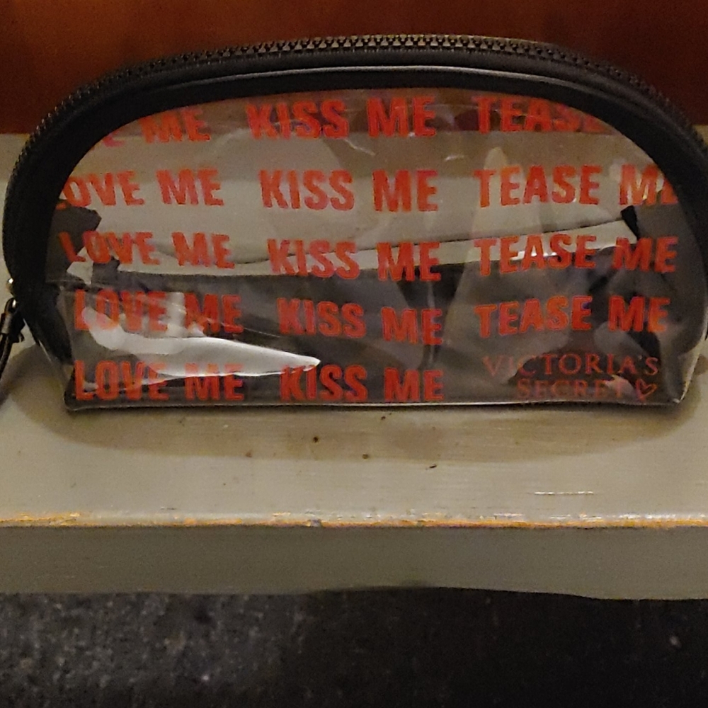 VICTORIA'S SECRET COSMETICS BAG